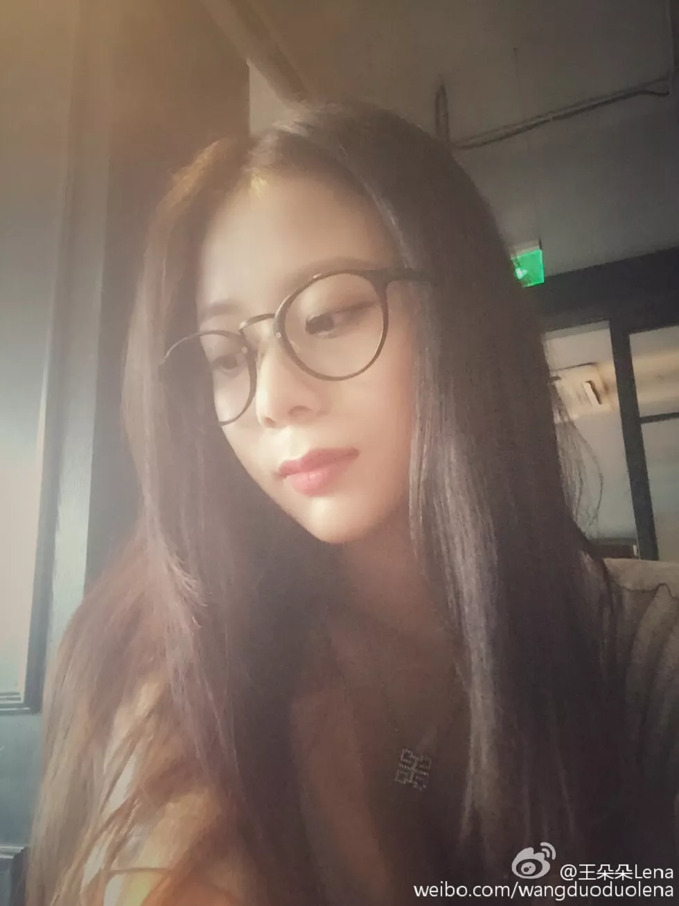 甜美尤物王朵朵Lena火爆身材童颜巨乳性感微博写真498P