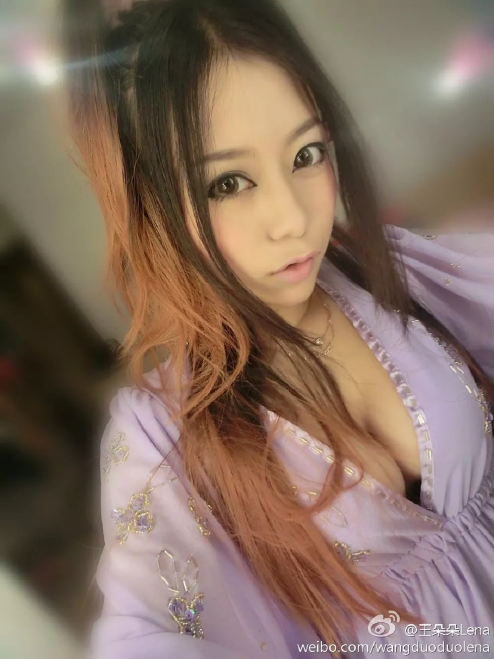 甜美尤物王朵朵Lena火爆身材童颜巨乳性感微博写真498P