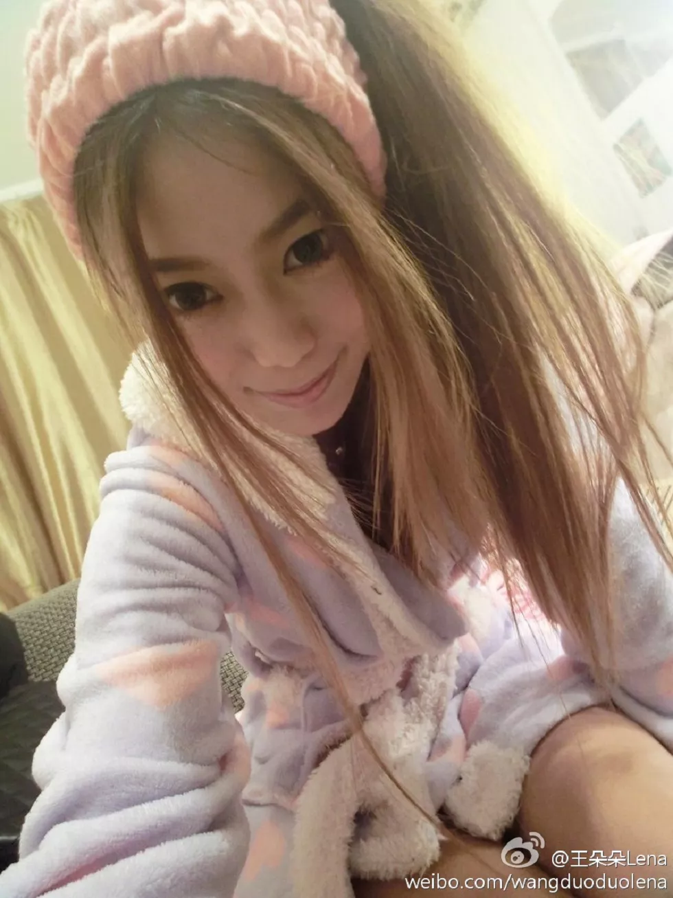 甜美尤物王朵朵Lena火爆身材童颜巨乳性感微博写真498P