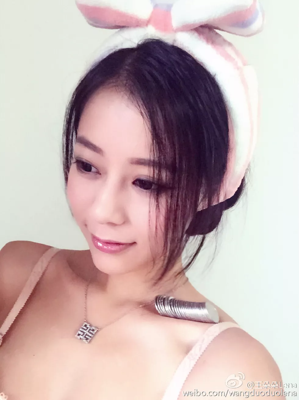 甜美尤物王朵朵Lena火爆身材童颜巨乳性感微博写真498P