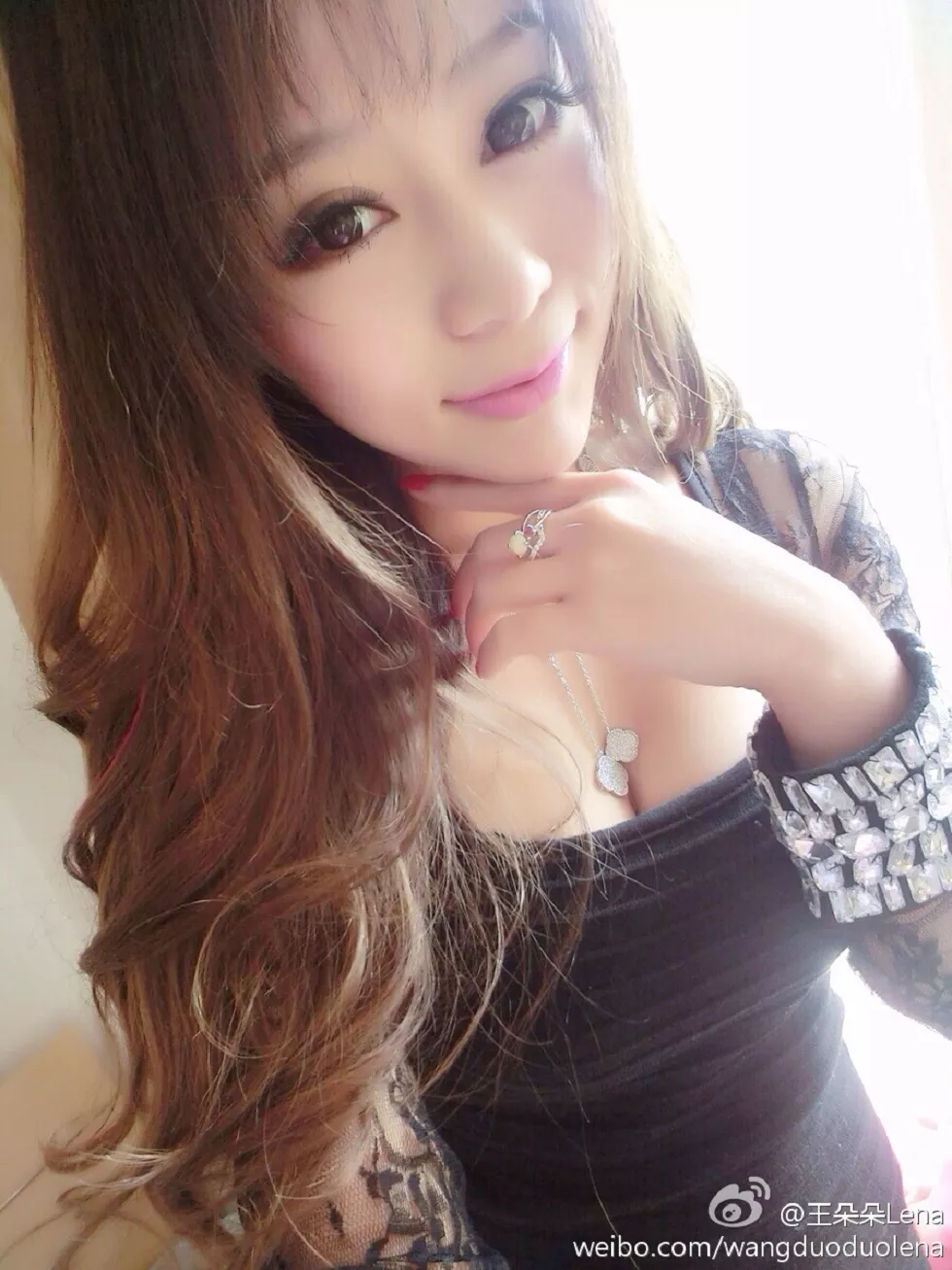 甜美尤物王朵朵Lena火爆身材童颜巨乳性感微博写真498P