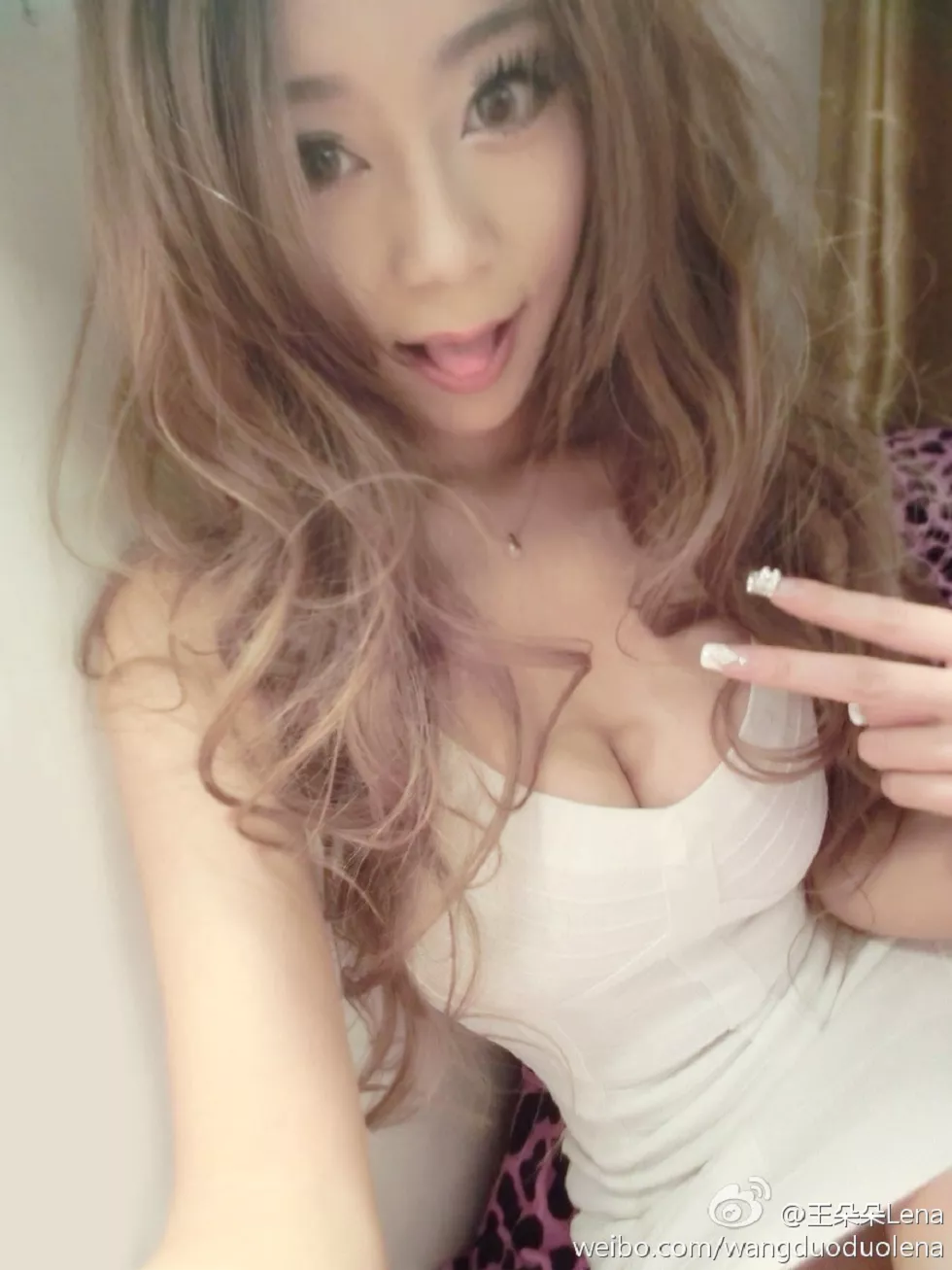 甜美尤物王朵朵Lena火爆身材童颜巨乳性感微博写真498P