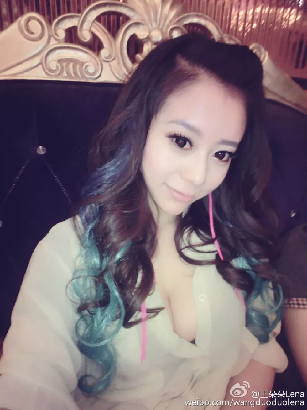甜美尤物王朵朵Lena火爆身材童颜巨乳性感微博写真498P