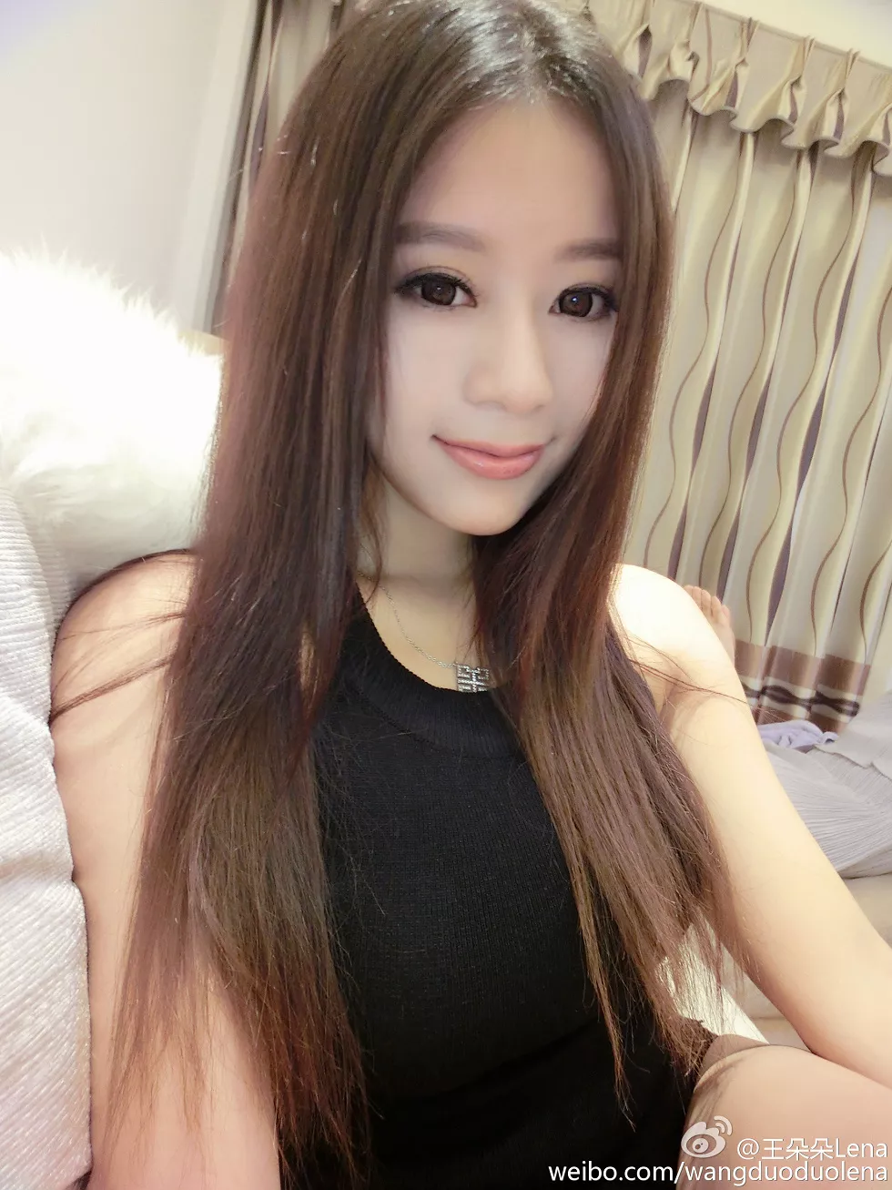 甜美尤物王朵朵Lena火爆身材童颜巨乳性感微博写真498P