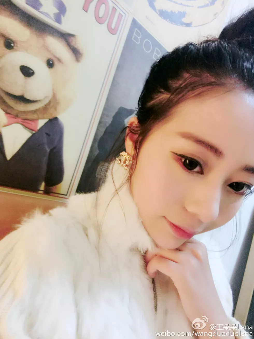 甜美尤物王朵朵Lena火爆身材童颜巨乳性感微博写真498P