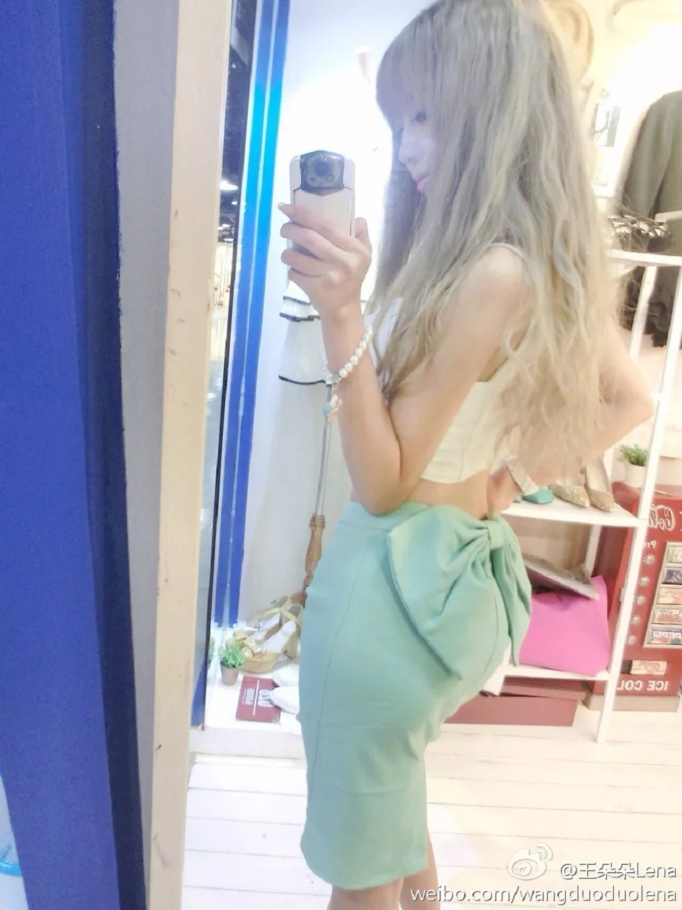 甜美尤物王朵朵Lena火爆身材童颜巨乳性感微博写真498P