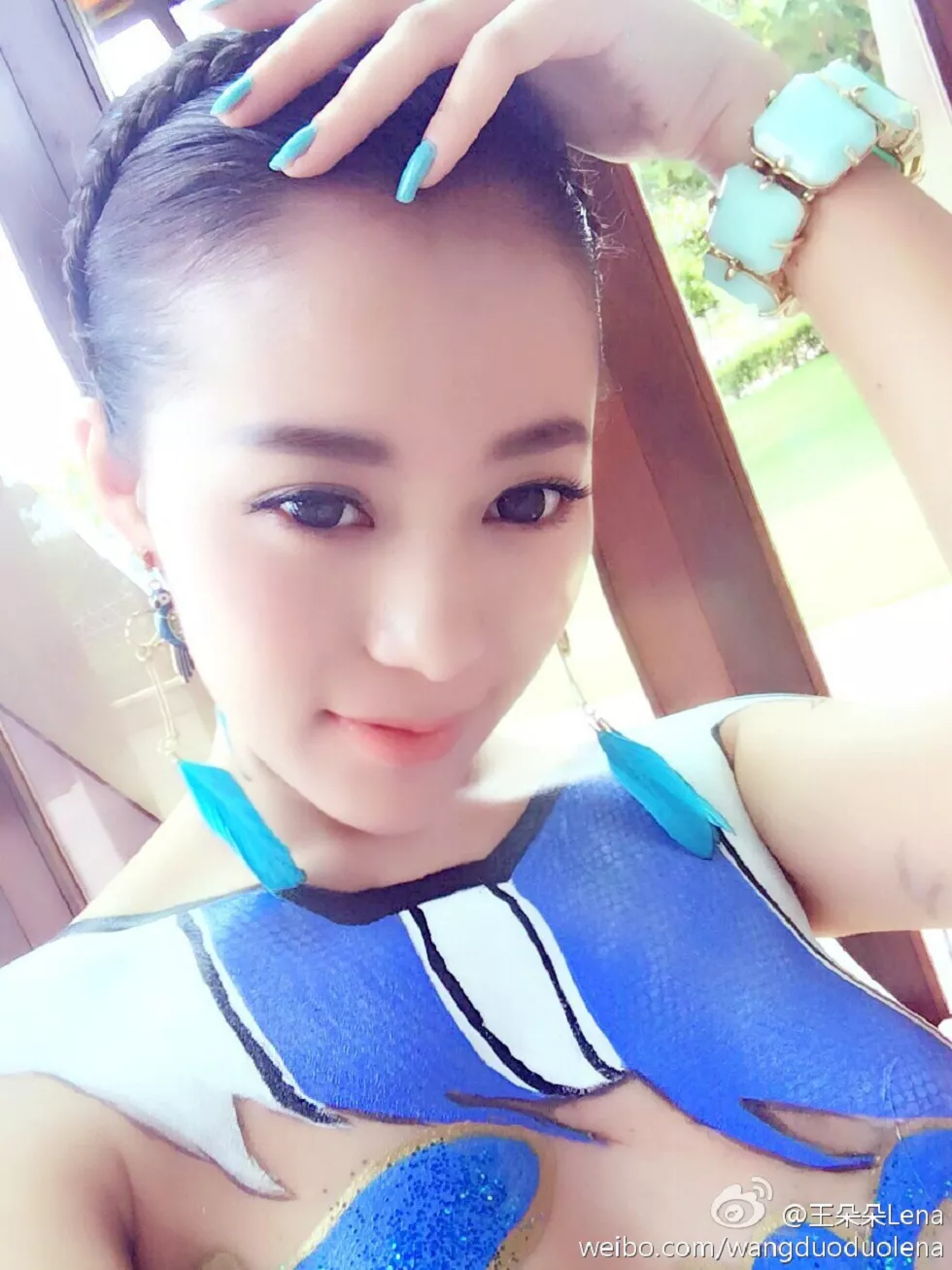 甜美尤物王朵朵Lena火爆身材童颜巨乳性感微博写真498P