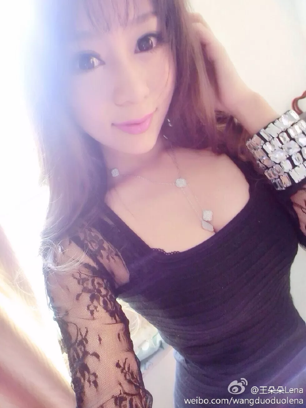 甜美尤物王朵朵Lena火爆身材童颜巨乳性感微博写真498P