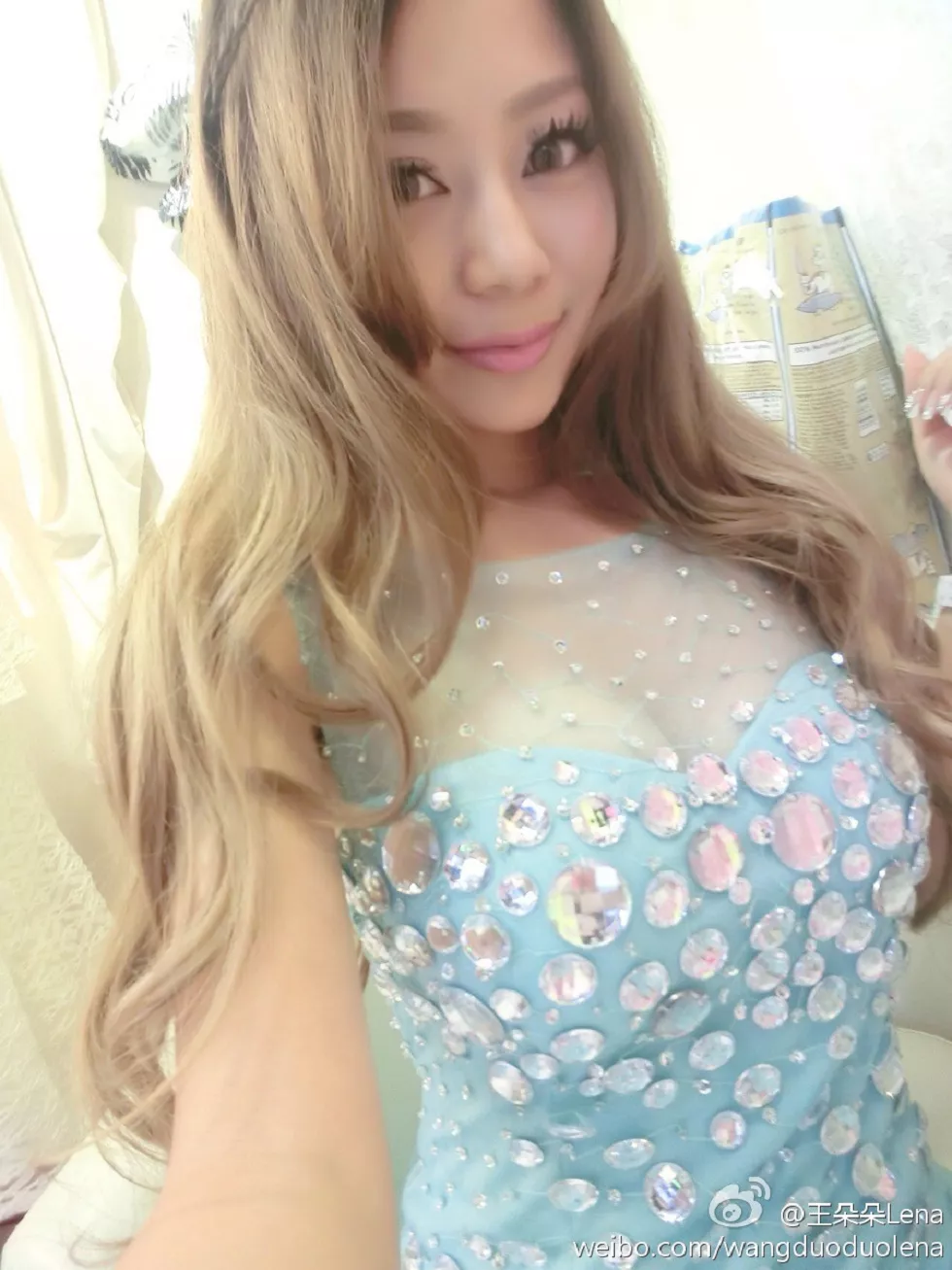 甜美尤物王朵朵Lena火爆身材童颜巨乳性感微博写真498P