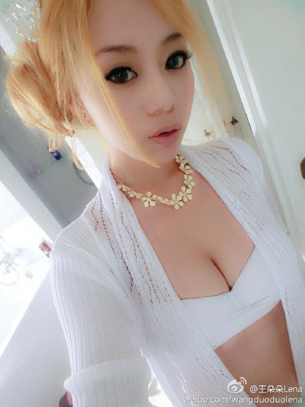 甜美尤物王朵朵Lena火爆身材童颜巨乳性感微博写真498P