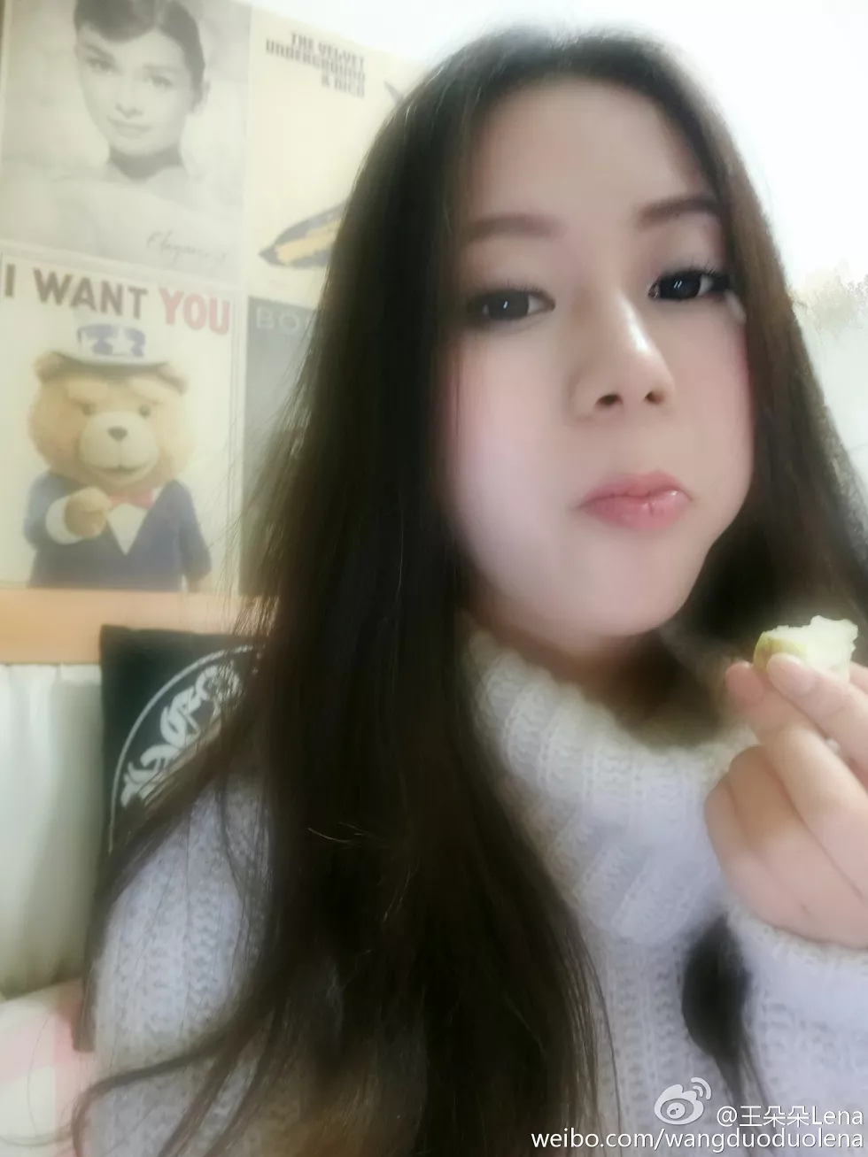 甜美尤物王朵朵Lena火爆身材童颜巨乳性感微博写真498P