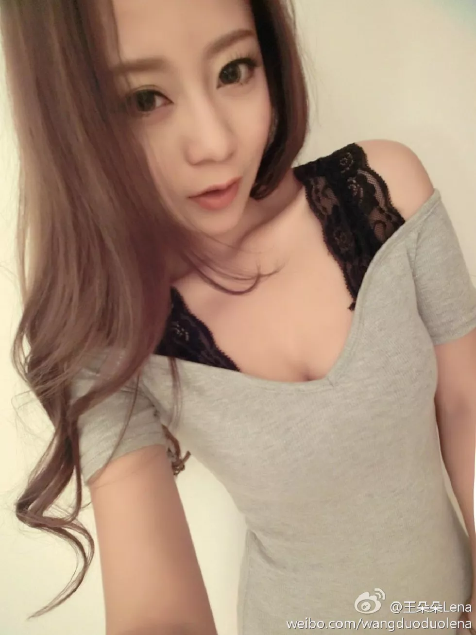 甜美尤物王朵朵Lena火爆身材童颜巨乳性感微博写真498P