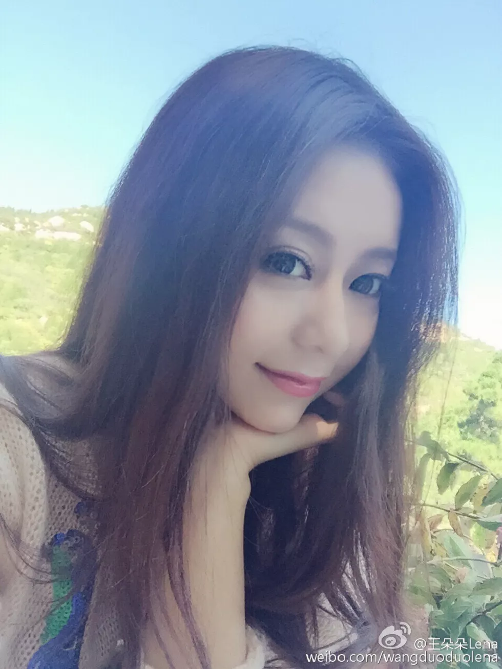甜美尤物王朵朵Lena火爆身材童颜巨乳性感微博写真498P