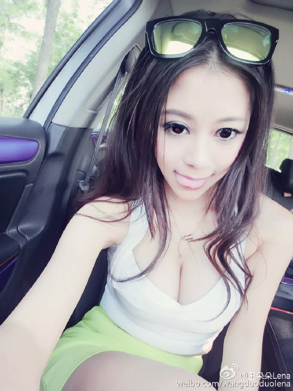 甜美尤物王朵朵Lena火爆身材童颜巨乳性感微博写真498P