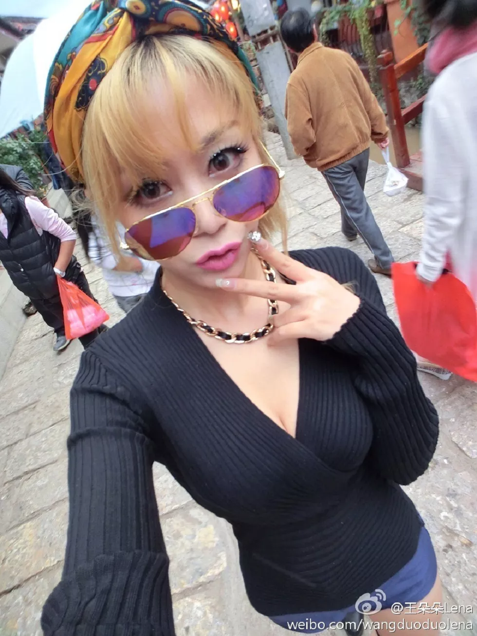 甜美尤物王朵朵Lena火爆身材童颜巨乳性感微博写真498P