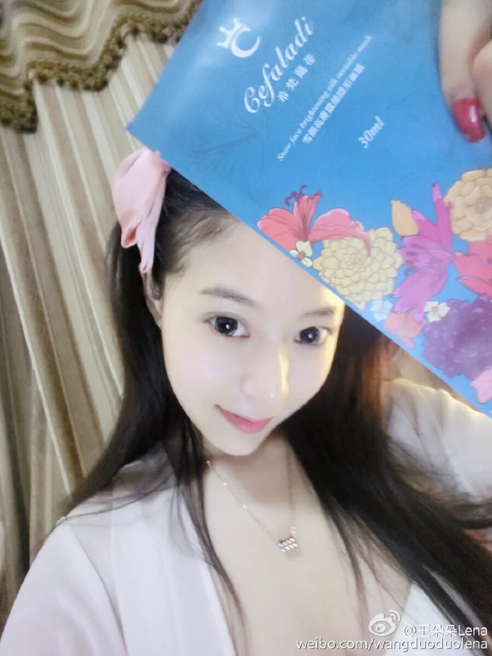 甜美尤物王朵朵Lena火爆身材童颜巨乳性感微博写真498P