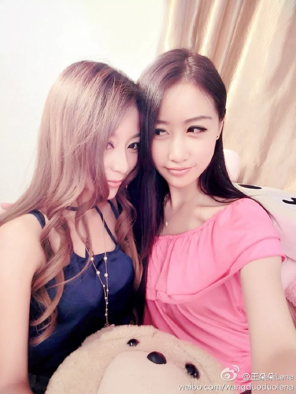 甜美尤物王朵朵Lena火爆身材童颜巨乳性感微博写真498P