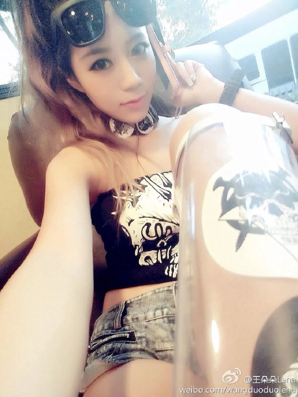 甜美尤物王朵朵Lena火爆身材童颜巨乳性感微博写真498P