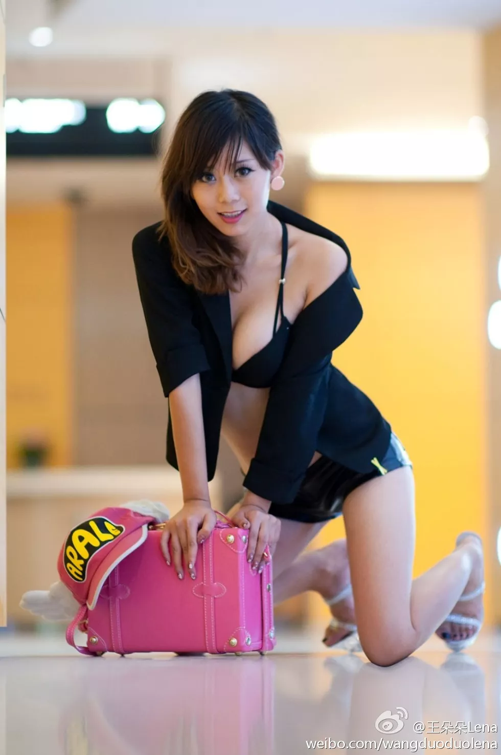 甜美尤物王朵朵Lena火爆身材童颜巨乳性感微博写真498P