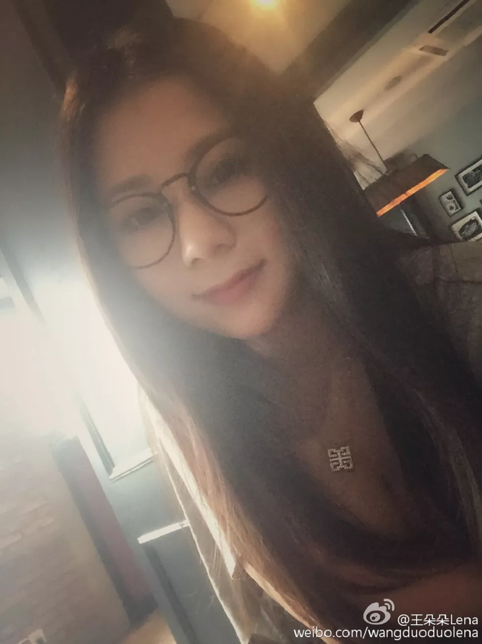 甜美尤物王朵朵Lena火爆身材童颜巨乳性感微博写真498P