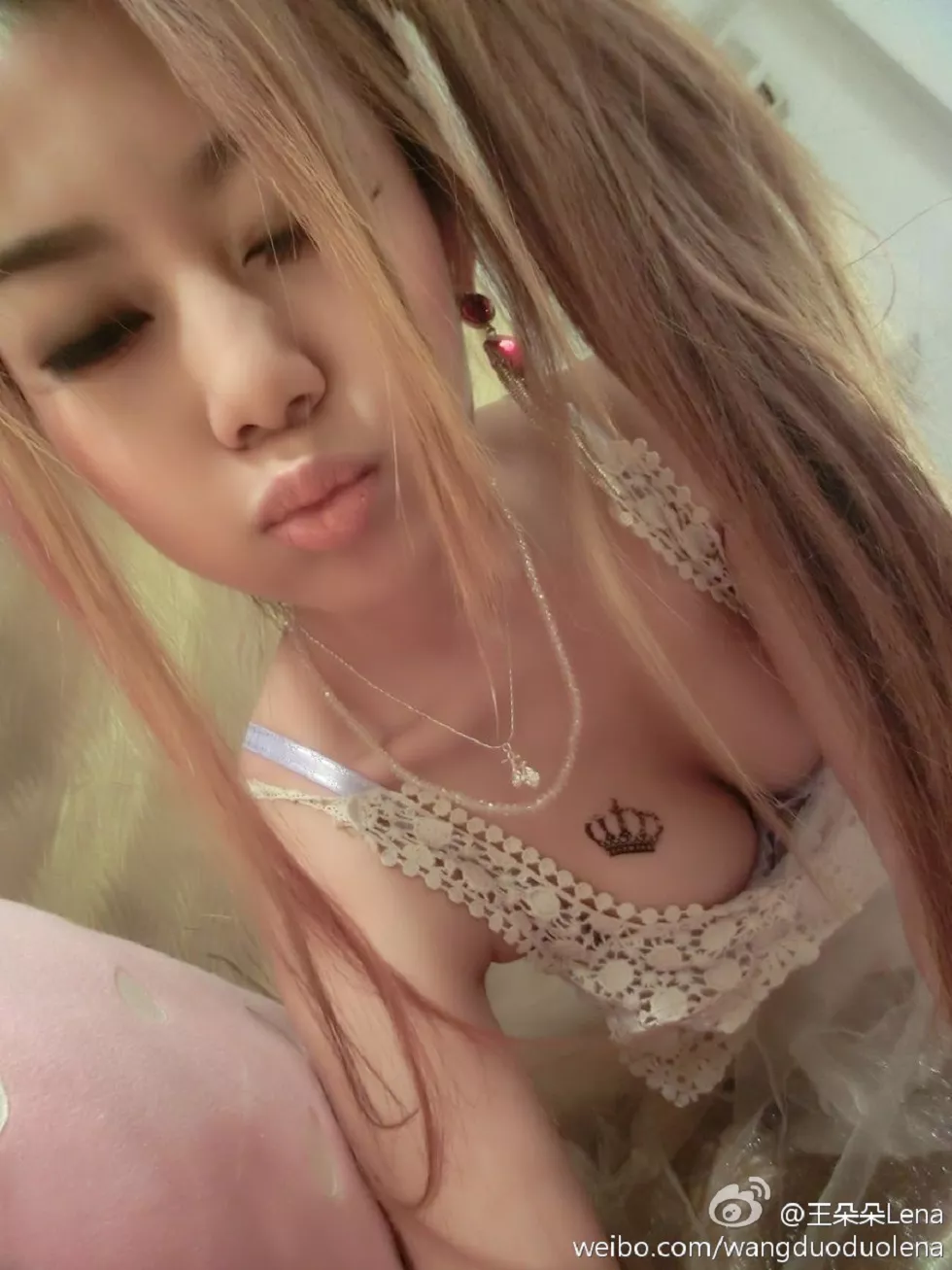 甜美尤物王朵朵Lena火爆身材童颜巨乳性感微博写真498P
