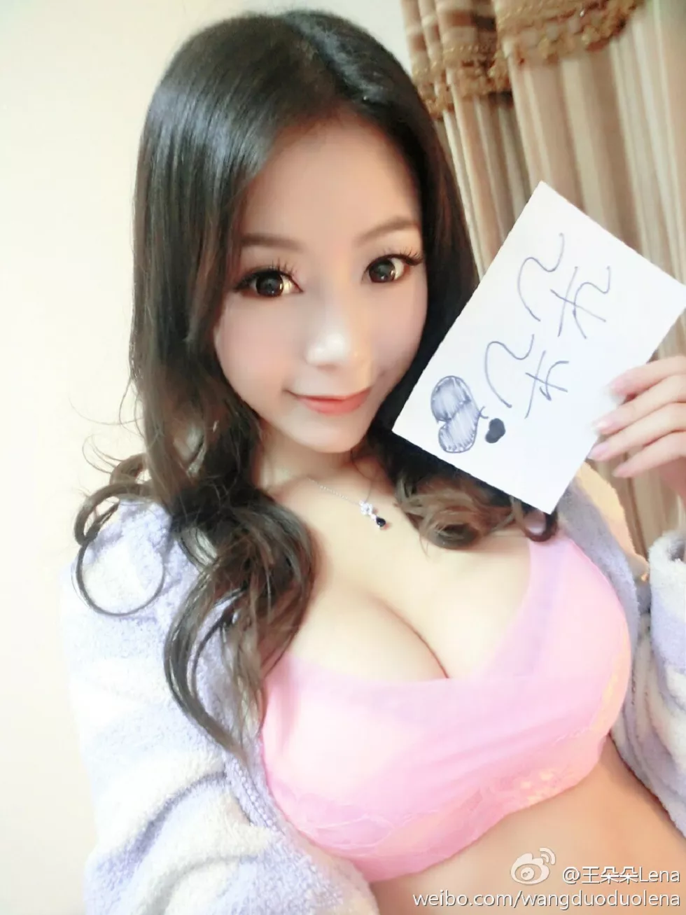 甜美尤物王朵朵Lena火爆身材童颜巨乳性感微博写真498P