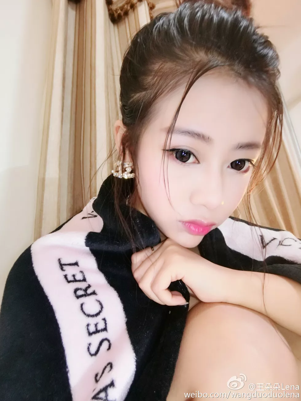 甜美尤物王朵朵Lena火爆身材童颜巨乳性感微博写真498P