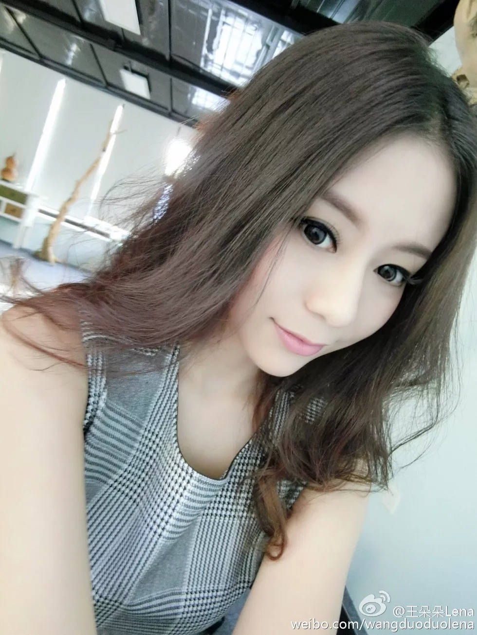 甜美尤物王朵朵Lena火爆身材童颜巨乳性感微博写真498P