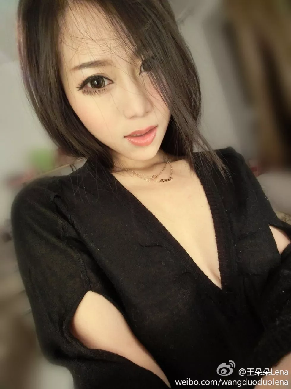 甜美尤物王朵朵Lena火爆身材童颜巨乳性感微博写真498P