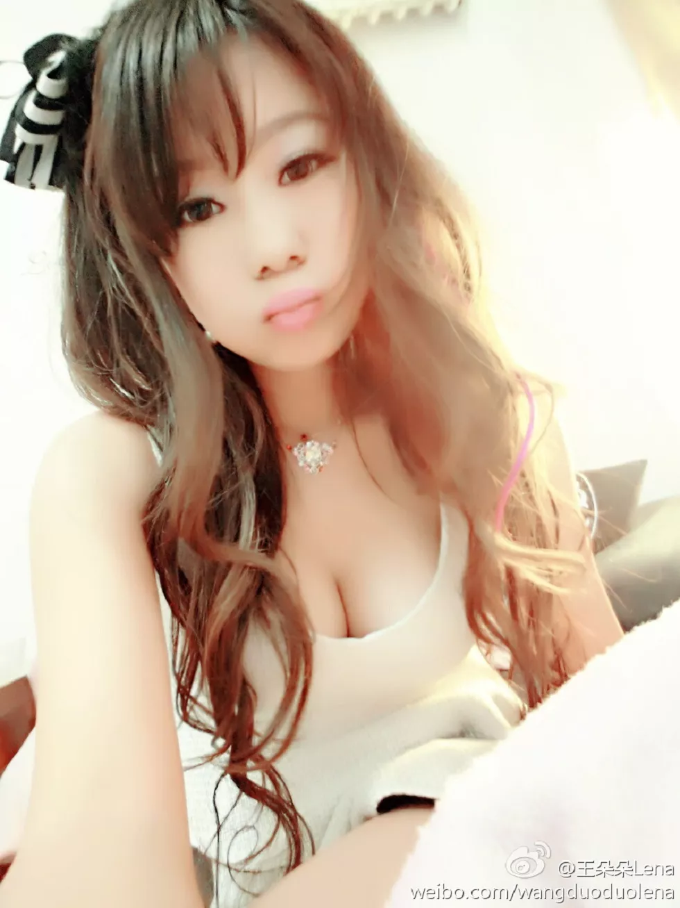 甜美尤物王朵朵Lena火爆身材童颜巨乳性感微博写真498P