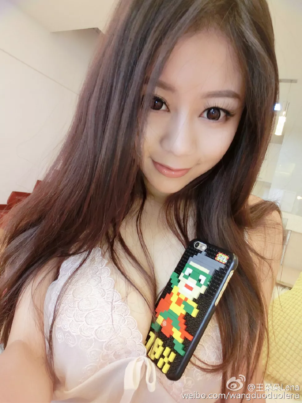 甜美尤物王朵朵Lena火爆身材童颜巨乳性感微博写真498P