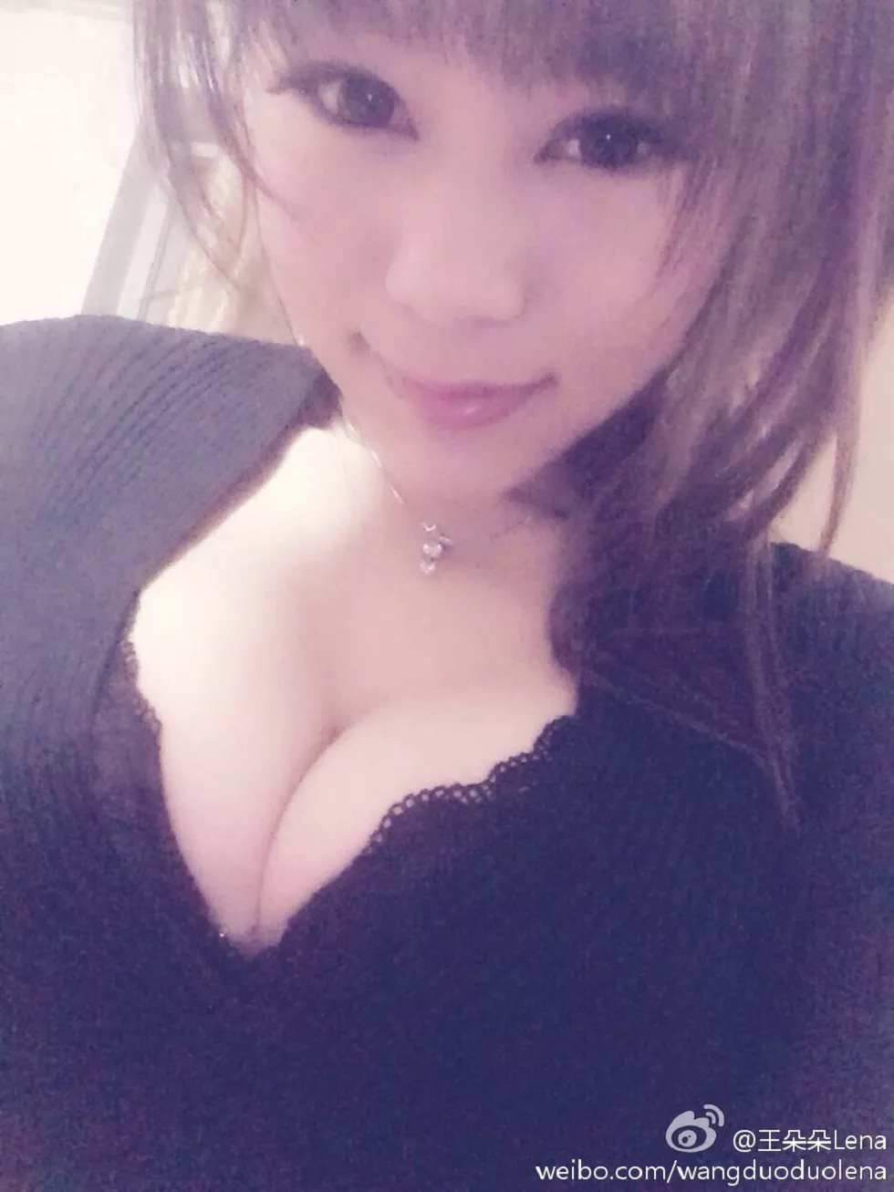 甜美尤物王朵朵Lena火爆身材童颜巨乳性感微博写真498P