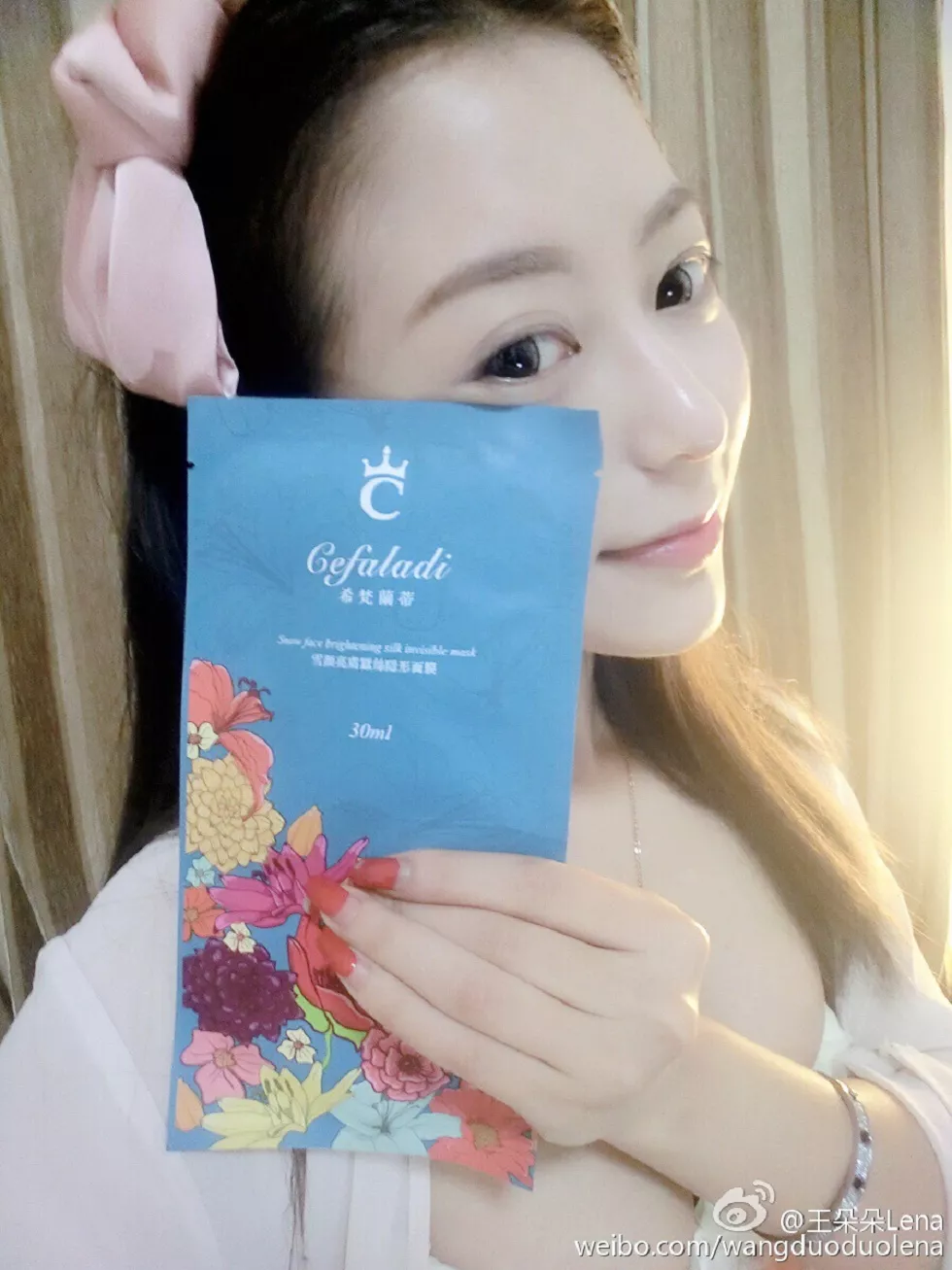 甜美尤物王朵朵Lena火爆身材童颜巨乳性感微博写真498P