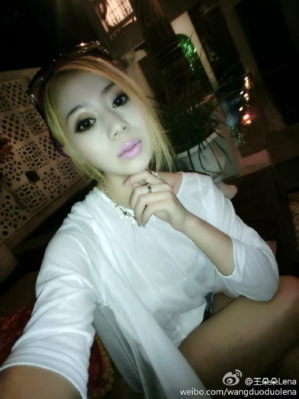 甜美尤物王朵朵Lena火爆身材童颜巨乳性感微博写真498P