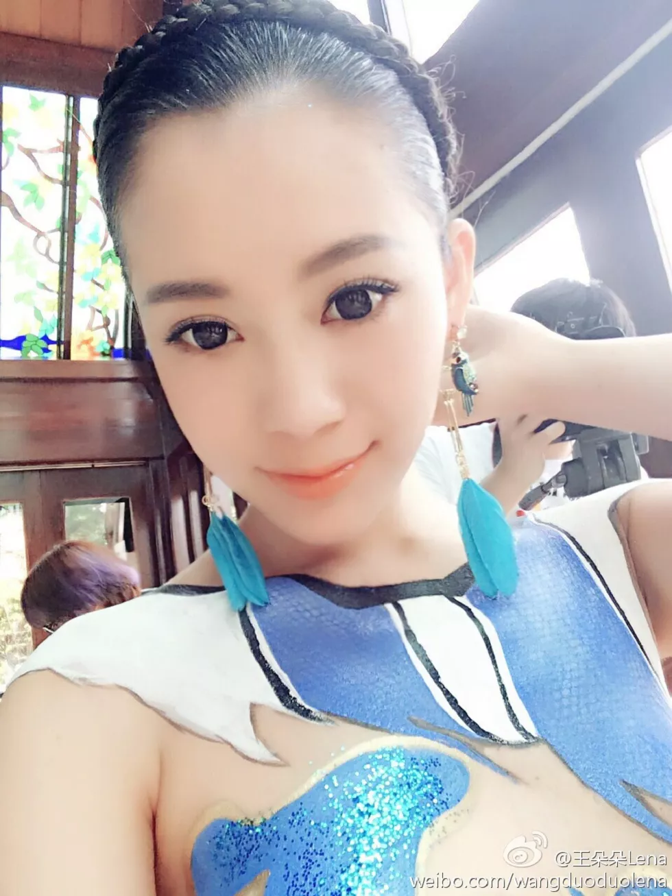 甜美尤物王朵朵Lena火爆身材童颜巨乳性感微博写真498P