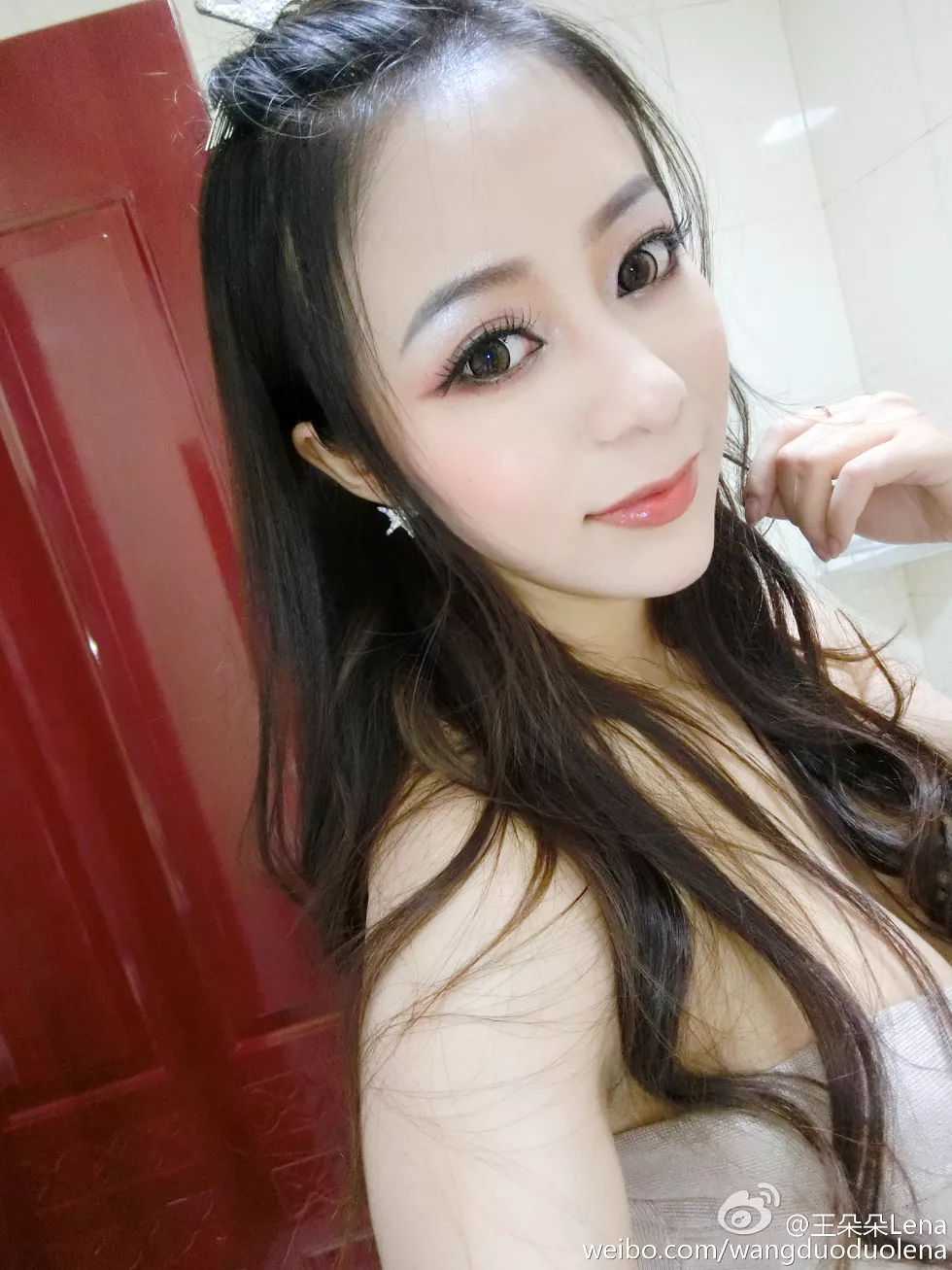 甜美尤物王朵朵Lena火爆身材童颜巨乳性感微博写真498P