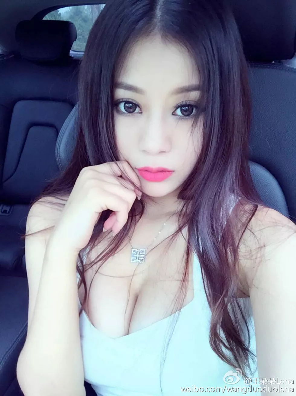 甜美尤物王朵朵Lena火爆身材童颜巨乳性感微博写真498P