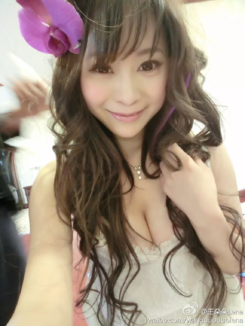甜美尤物王朵朵Lena火爆身材童颜巨乳性感微博写真498P