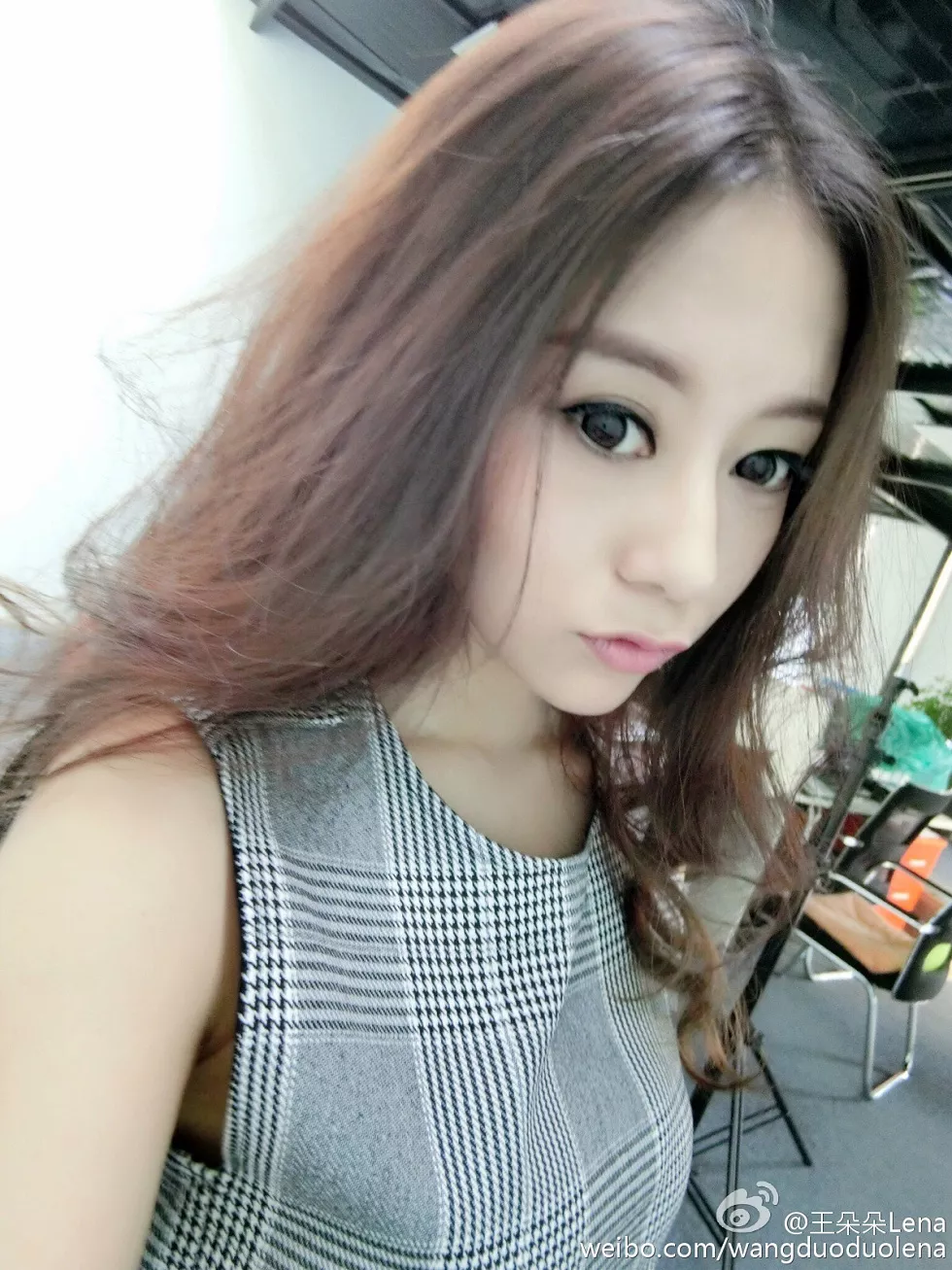 甜美尤物王朵朵Lena火爆身材童颜巨乳性感微博写真498P