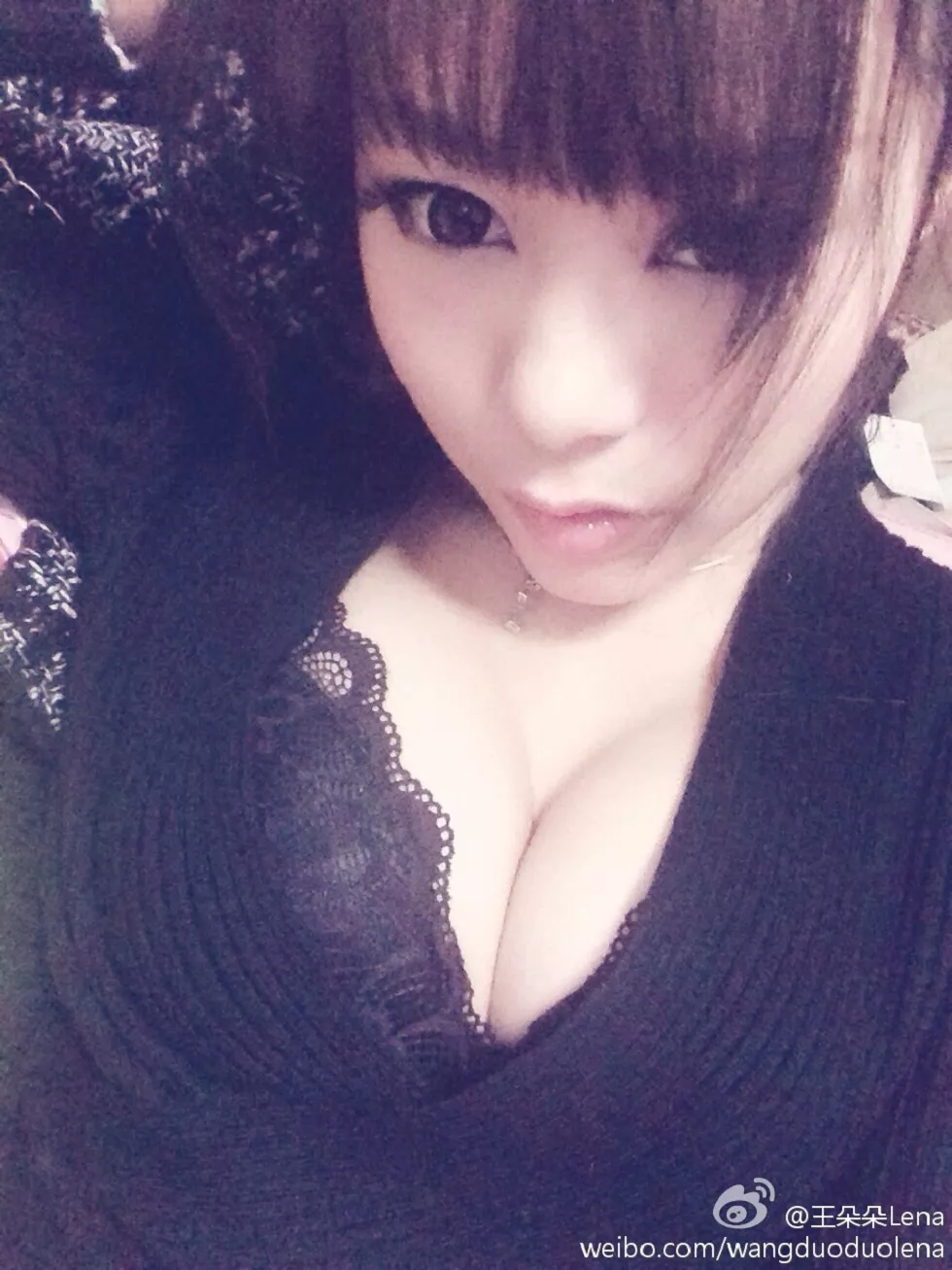 甜美尤物王朵朵Lena火爆身材童颜巨乳性感微博写真498P
