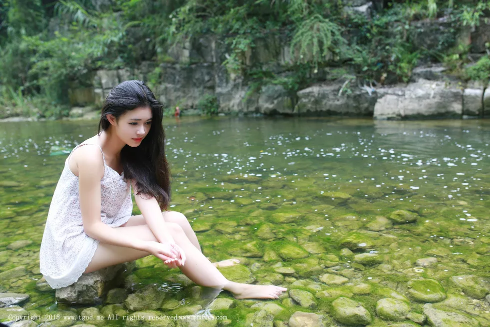 [TGOD推女神]2015.08.20_嫩模果味包子空山新雨后系列二清纯迷人写真44P