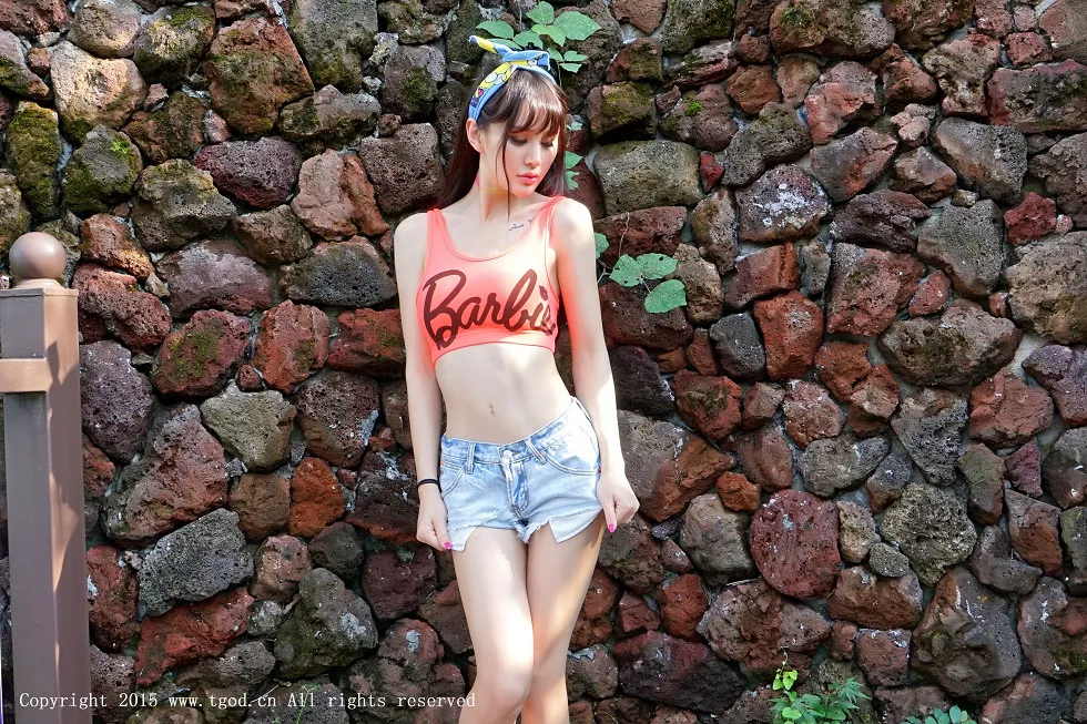 [TGOD推女神]2015.09.17_云曼旅拍之嫩模Cheryl青树粉红内衣牛仔热裤性感写真45P