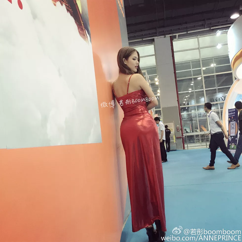 内地嫩模若彤boomboom丰乳大肥臀微博海量写真568P