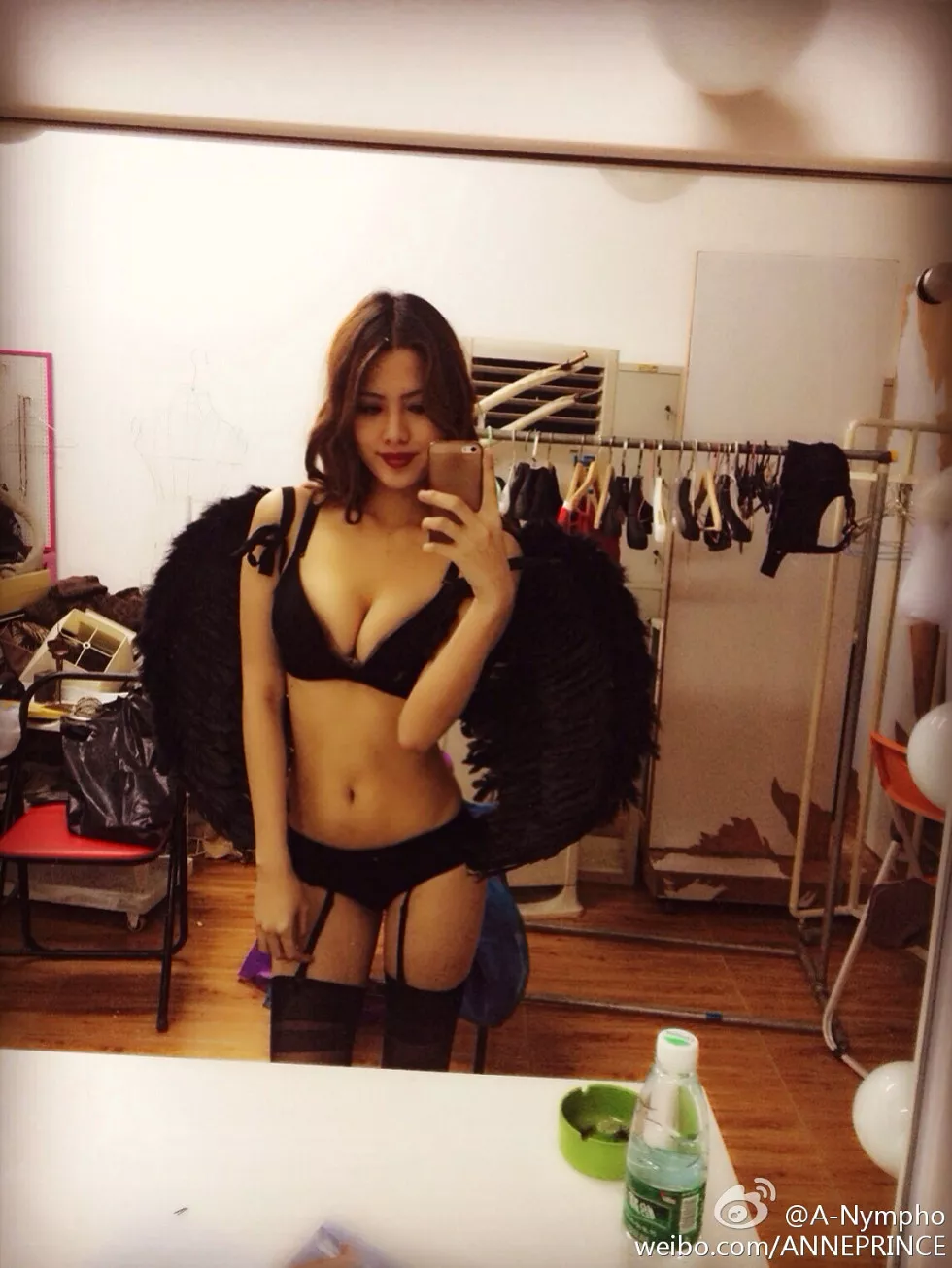 内地嫩模若彤boomboom丰乳大肥臀微博海量写真568P