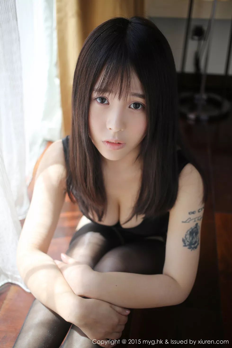 [MyGirl美媛馆]Vol.166_嫩模Evelyn艾莉三亚旅拍黑色死库水秀曲线黑丝吊袜写真62P