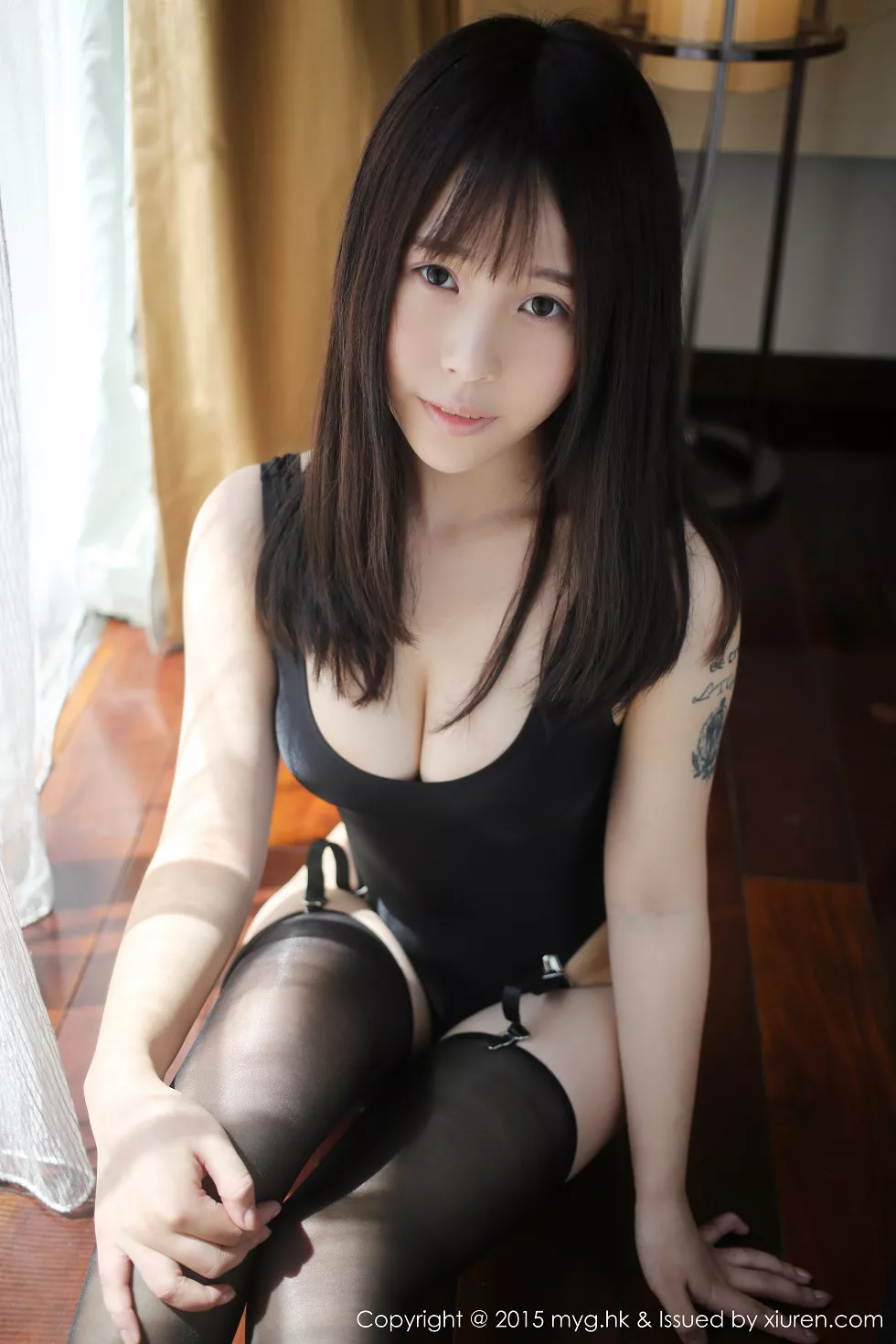 [MyGirl美媛馆]Vol.166_嫩模Evelyn艾莉三亚旅拍黑色死库水秀曲线黑丝吊袜写真62P