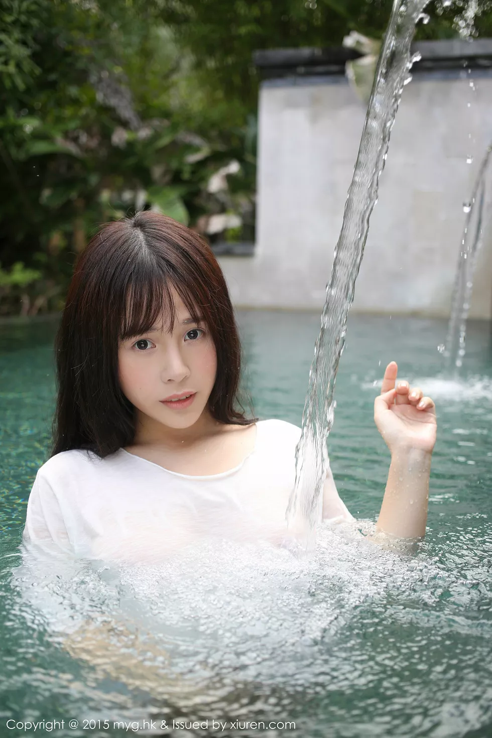 [MyGirl美媛馆]Vol.180_嫩模Evelyn艾莉白色T恤湿身真空透视秀美乳撩人写真60P
