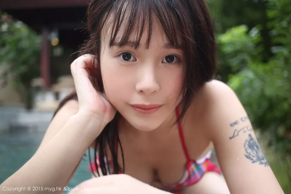 [MyGirl美媛馆]Vol.186_嫩模Evelyn艾莉三亚旅拍红色比基尼泳池边诱惑翘臀写真76P