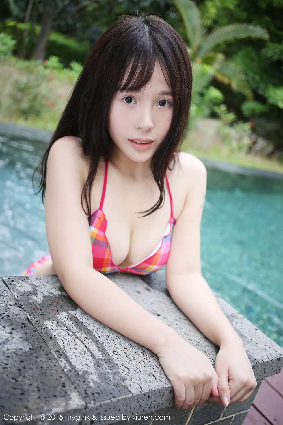[MyGirl美媛馆]Vol.186_嫩模Evelyn艾莉三亚旅拍红色比基尼泳池边诱惑翘臀写真76P