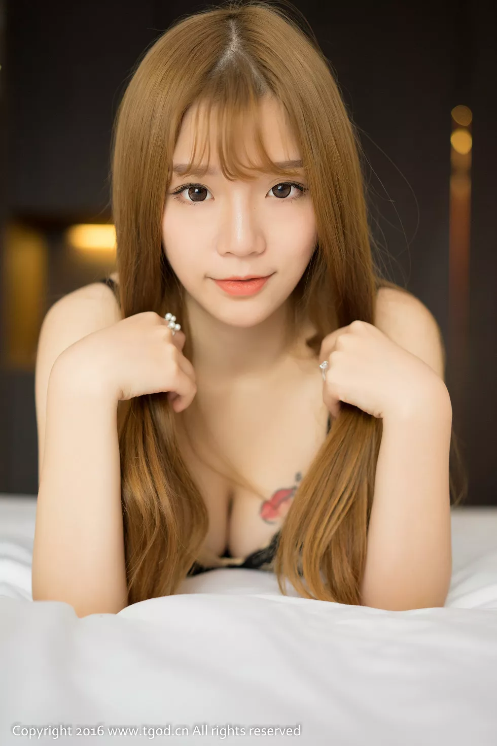 [TGOD推女神]2016.03.03_重庆旅拍之程彤颜第三刊黑色吊带丝袜情趣内衣写真46P